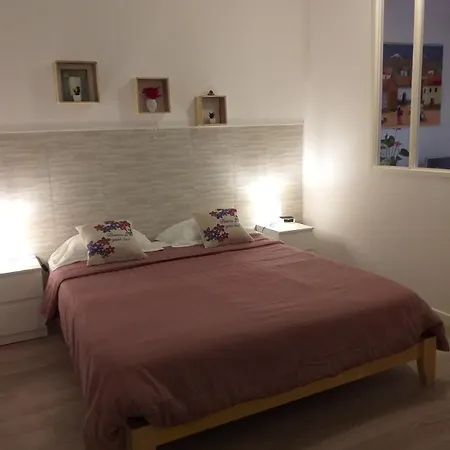 F2 Cozy Near Center And Train Station *