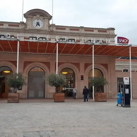 F2 Cozy Near Center And Train Station