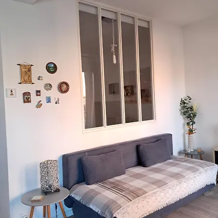 F2 Cozy Near Center And Train Station Apartment