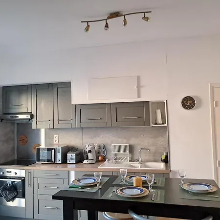 F2 Cozy Near Center And Train Station Apartment