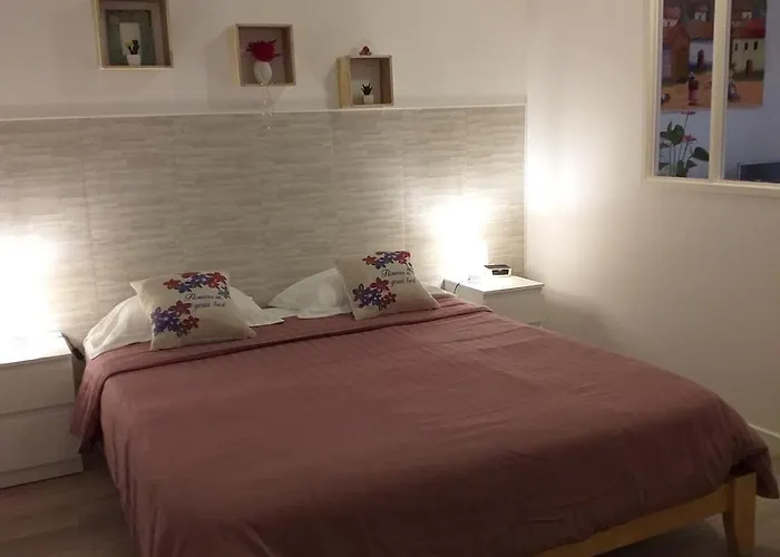 F2 Cozy Near Center&train Station *