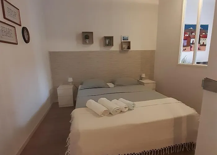 F2 Cozy Near Center&train Station Apartament *