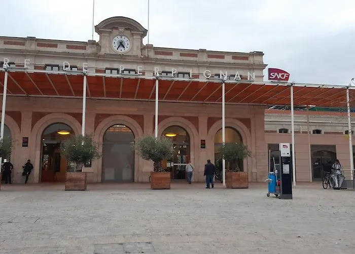 F2 Cozy Near Center&train Station