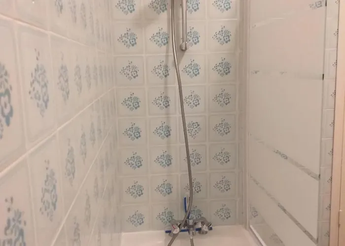 F2 Cozy Near Center&train Station *