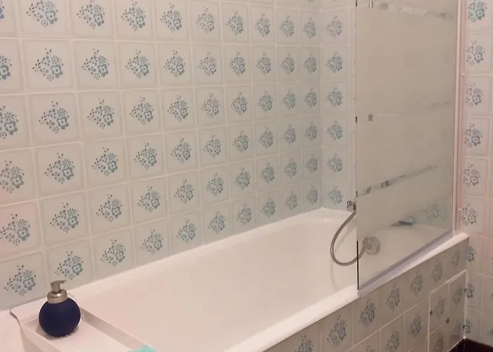 F2 Cozy Near Center&train Station Apartament *